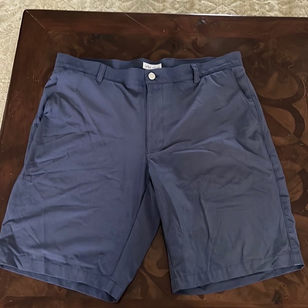 Mens Peter millar golf shorts size 36 in good condition